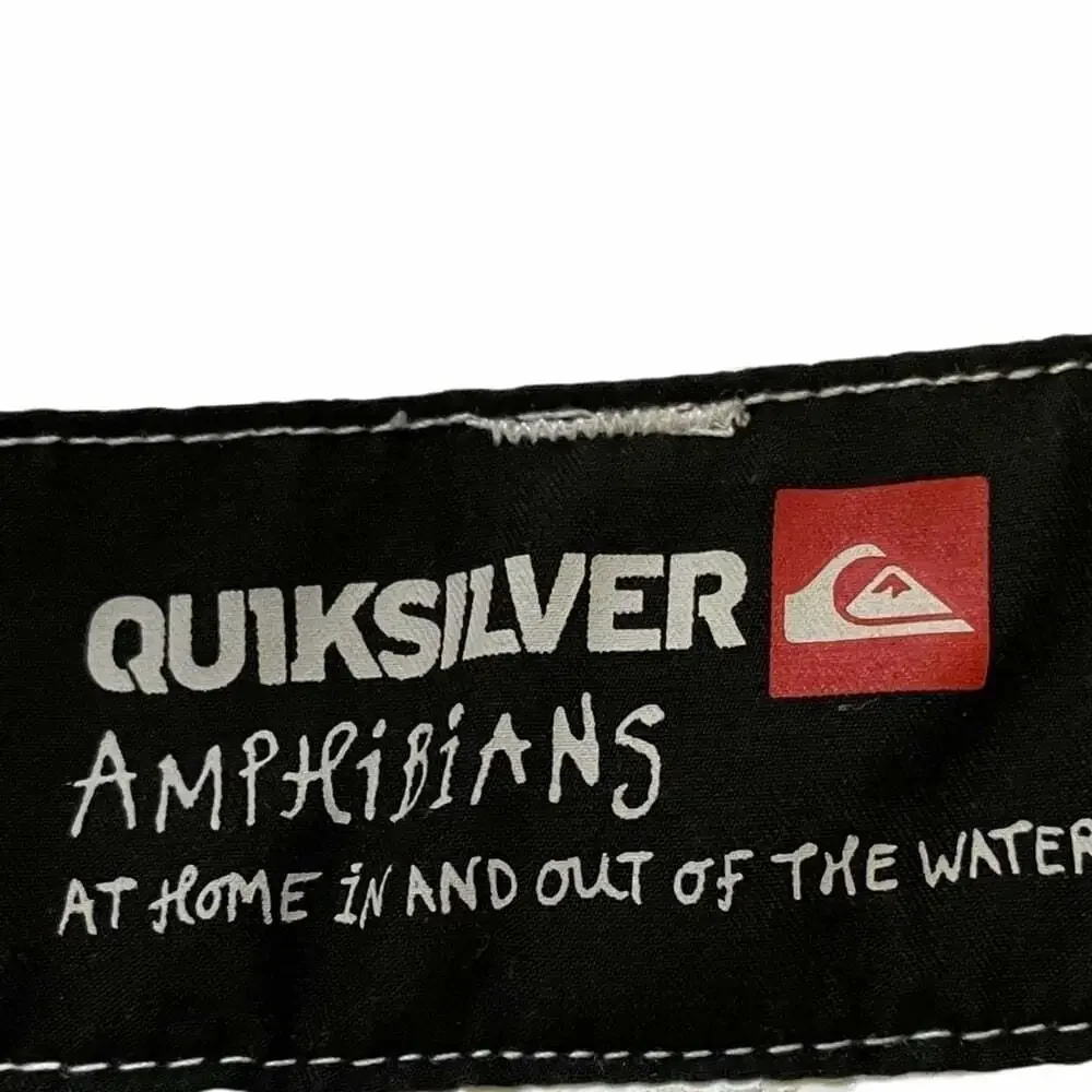 Quicksilver Men’s Grey Plaid Regular Fit Casual 28” Hybrid Amphibian Shorts